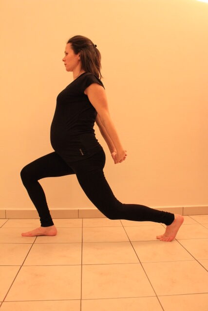 Fente basse en stretching postural