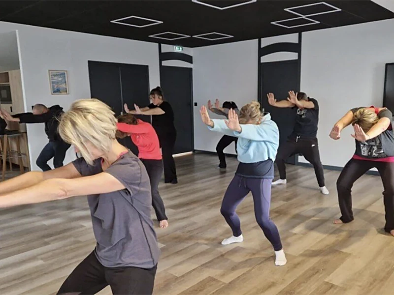 Poussée tonique en stretching postural